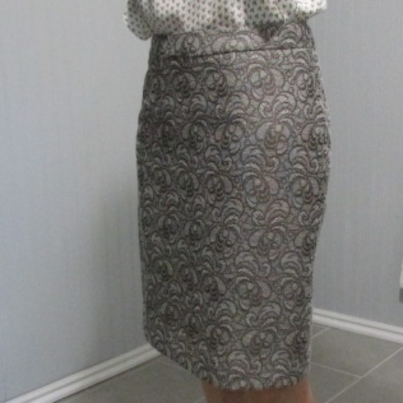 Ann Taylor Silver/Grey Metallic Pencil Skirt, Size 8 - Picture 4 of 7